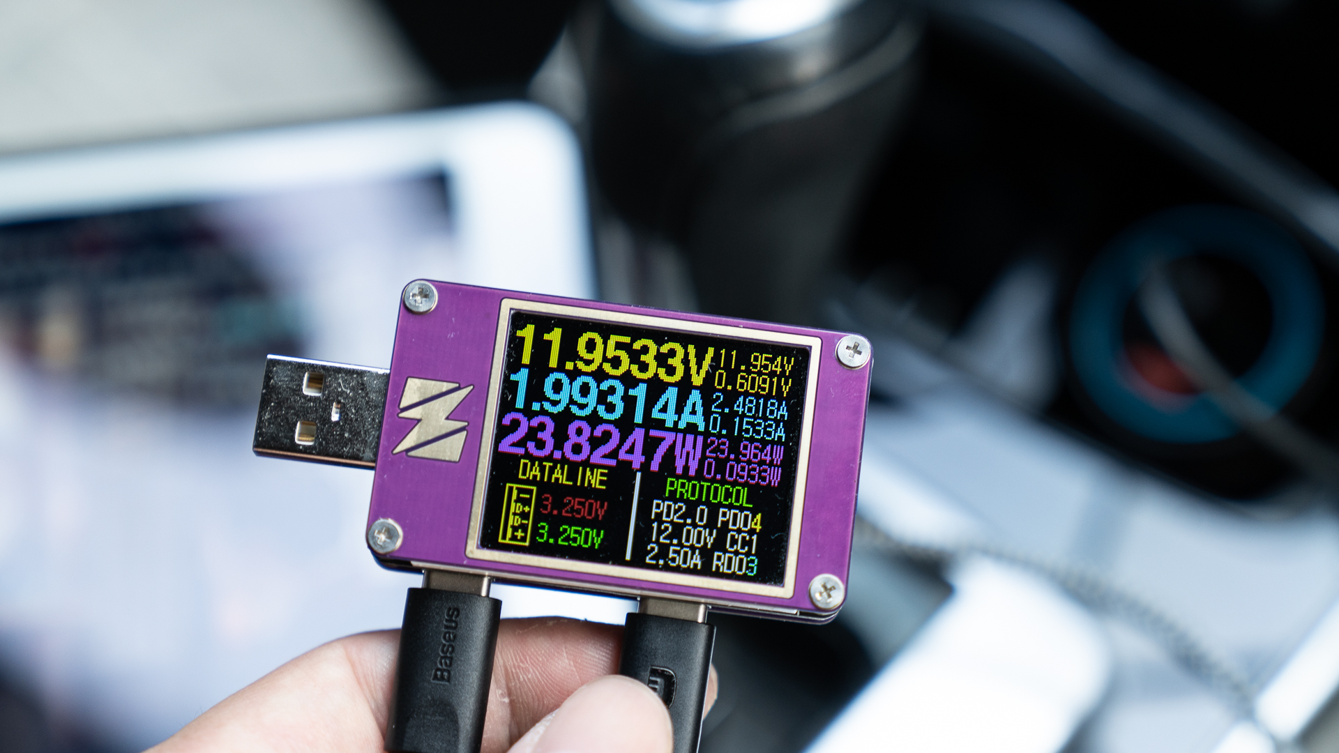 汽车人，出发！车生活补给利器，倍思160WQC5认证车载充电器分享