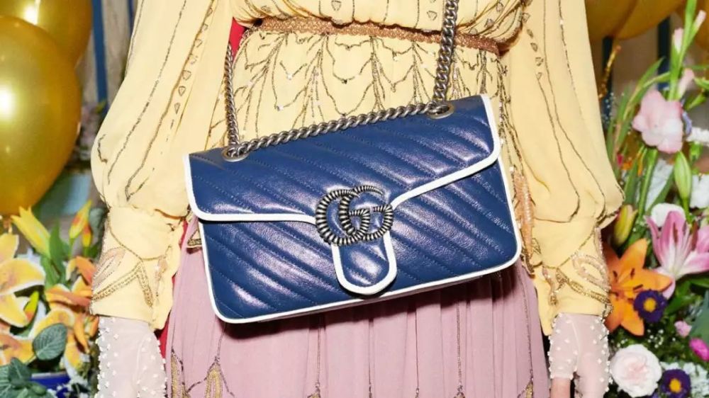 追了《爱的迫降》这么久，我终于看到一只想买的包了