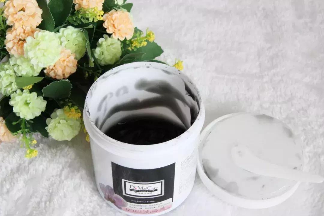 OMG，我得黑头都被这个网红吸出来了！