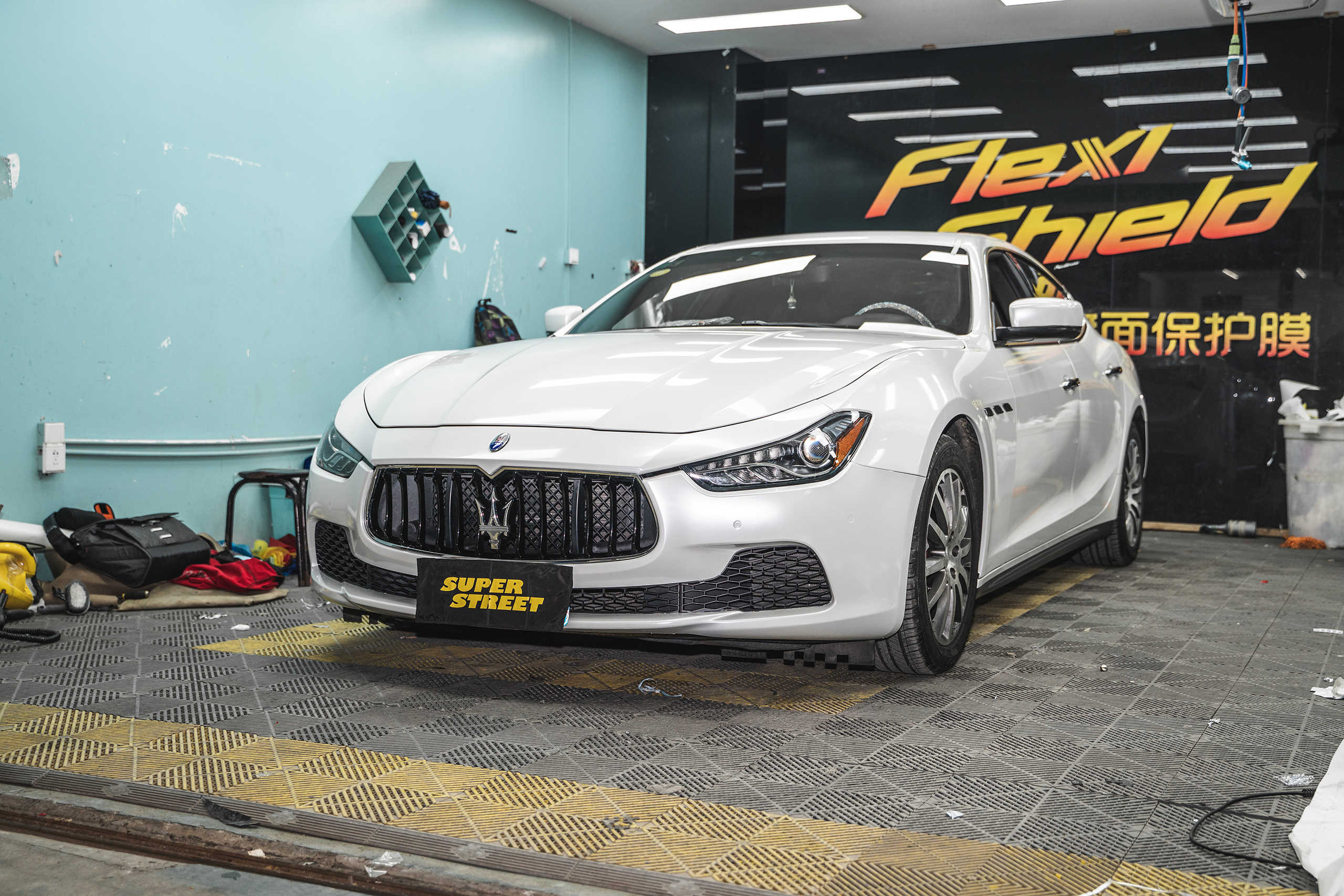 玛莎拉蒂吉博力汽车贴膜改色,superstreet改装