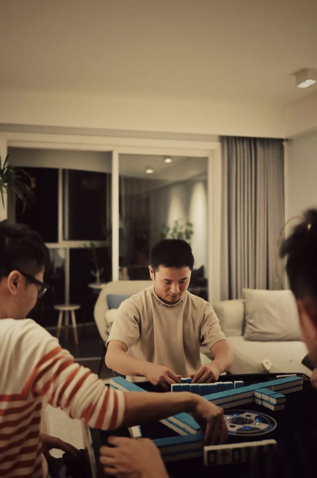 在机场睡觉24小时,在机场等待的6个小时