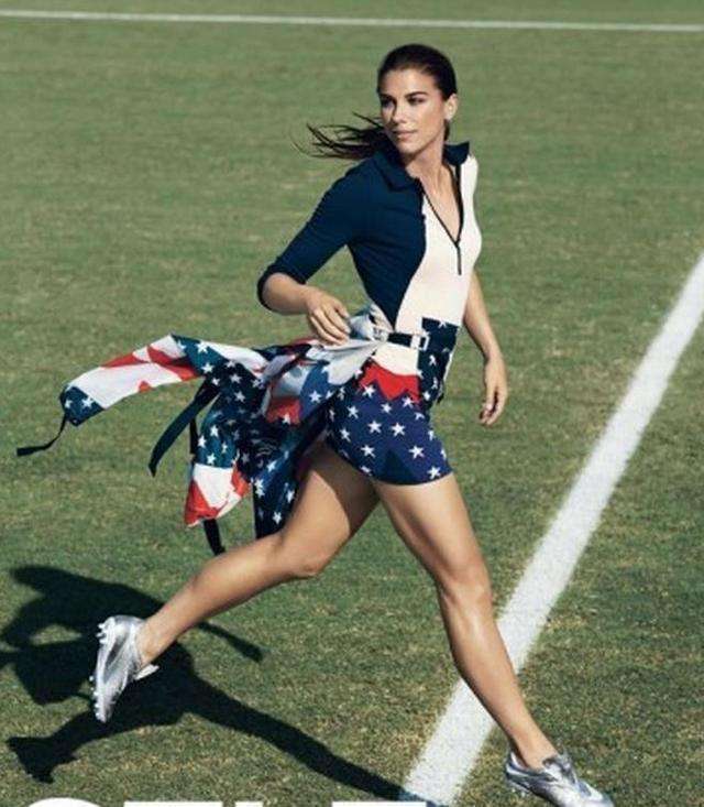 她是足坛女神！怀孕7月依旧忘我训练，腿部肌肉堪比C罗