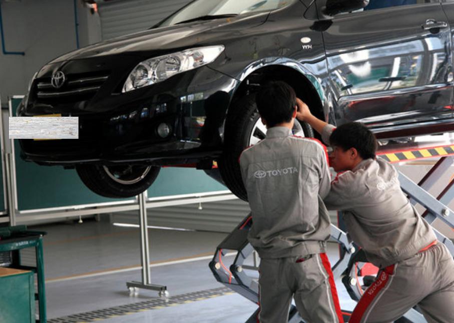 男子把车借给朋友结果小伙子后悔,男子借朋友保时捷开车