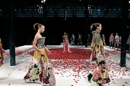 22岁出道28岁成YSL宠儿，意外逝世13年，她仍是资生堂的第一美人