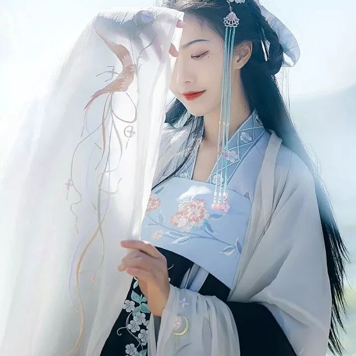 不染世俗的古风女头真人,有意境古风女头真人版