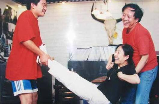 牛群为什么退出央视舞台,2000年为什么牛群不搭档