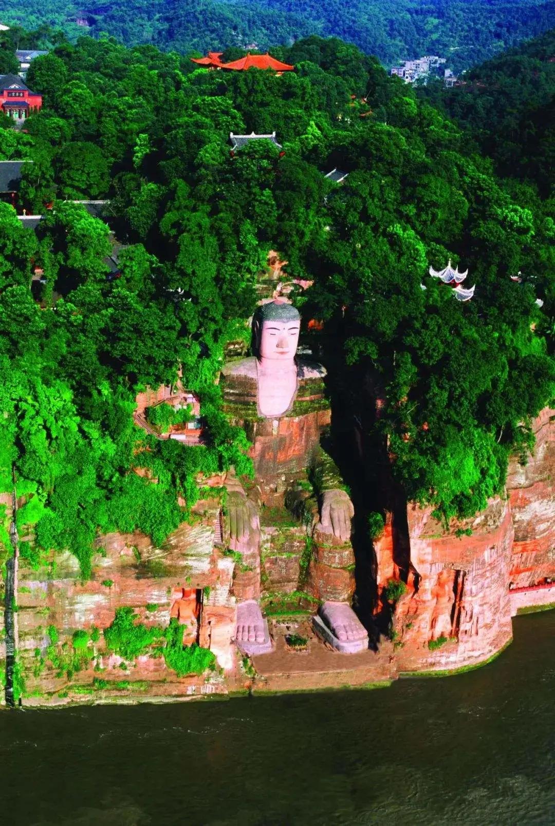 乐山大佛是因为洪水修建的吗,乐山大佛脚被水淹没奇观出现