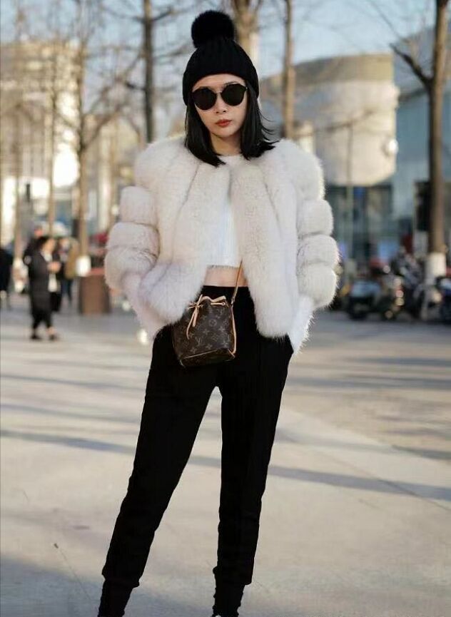 中年微胖女人怎么穿“皮草”？看64岁胡慧中，显瘦不说还高贵