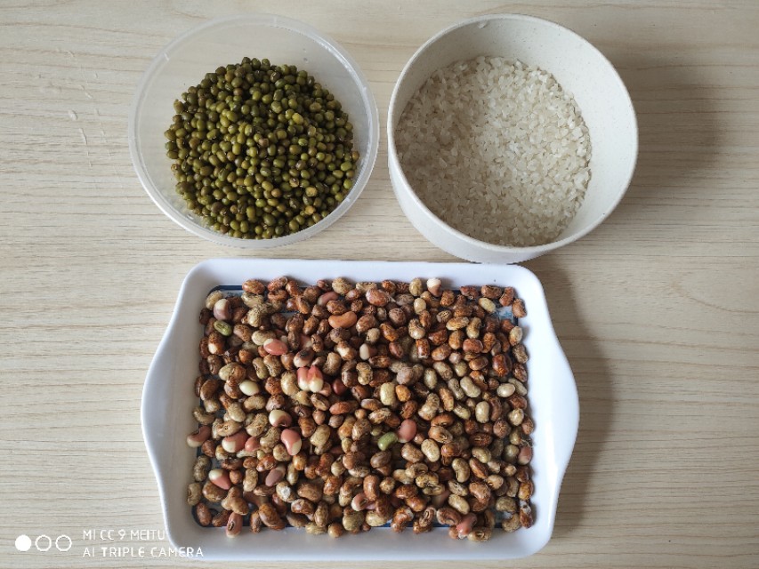 二伏三伏天的豇豆最鲜美,摘一把就能熬锅好粥,两碗不够还想喝吆