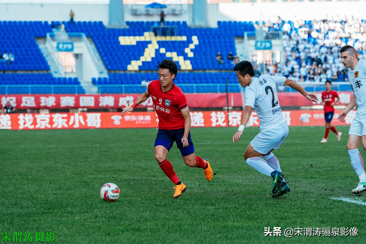 他有意识，脚下的控球和突破技术，任意球出色，左脚打门力量奇大