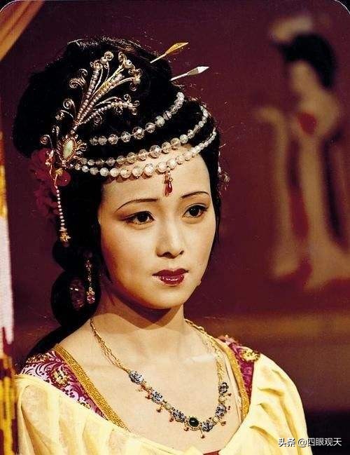 红楼梦秦可卿五大怪事,秦可卿生病时宝玉去看想到了什么