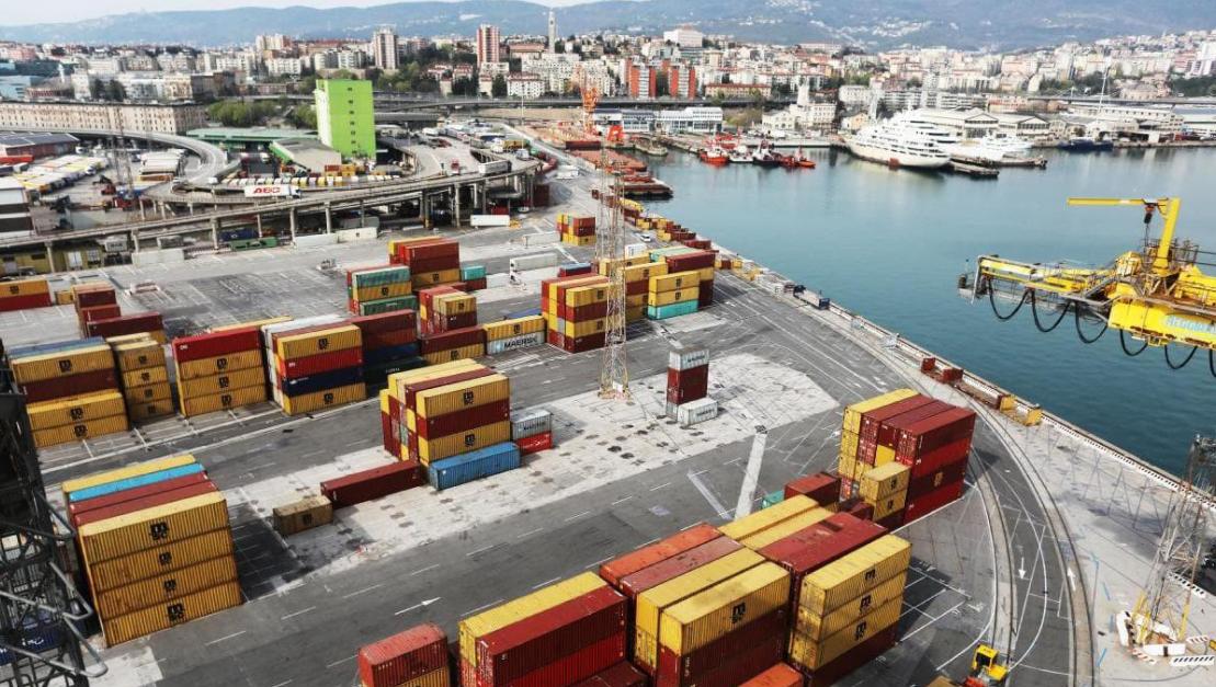 铁矿石大跌利好钢企吗,铁矿石价格下跌利好钢铁企业吗