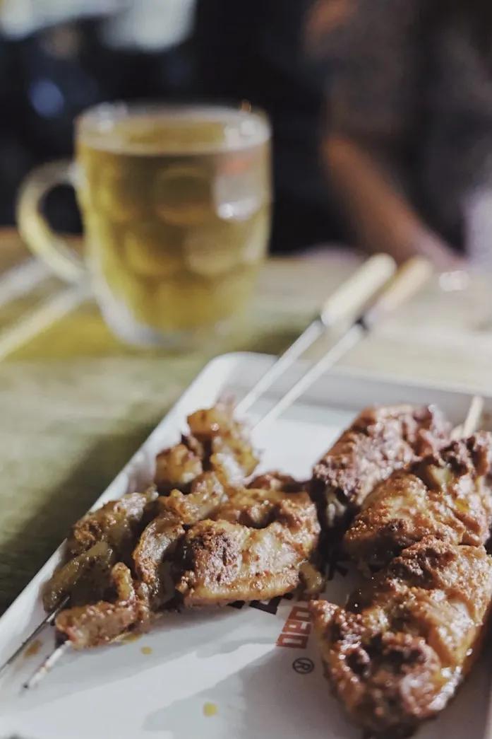 青岛即可以看海还能吃海鲜的地方,去青岛吃好海鲜看大海心情自然好