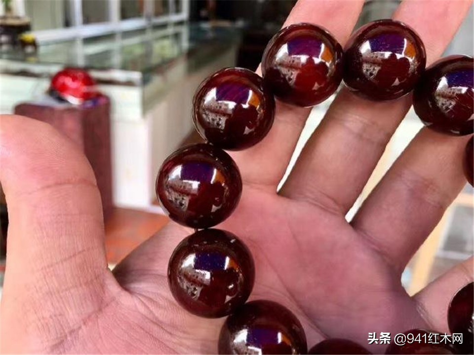 血檀手串和小叶紫檀盘玩有啥区别,小叶紫檀满天星手串怎么盘出来