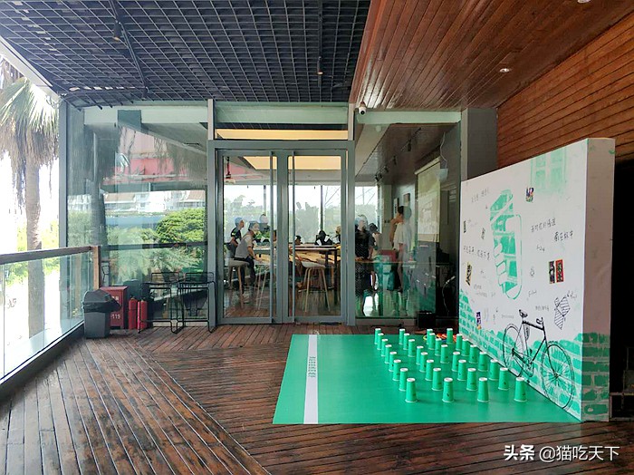 手推咖啡车起家，这家咖啡厅有何秘诀，七年开店遍布鹭岛？