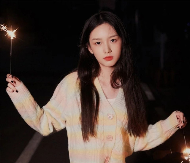 肩宽的女生应该穿什么类型的衣服,肩宽的女生选礼服