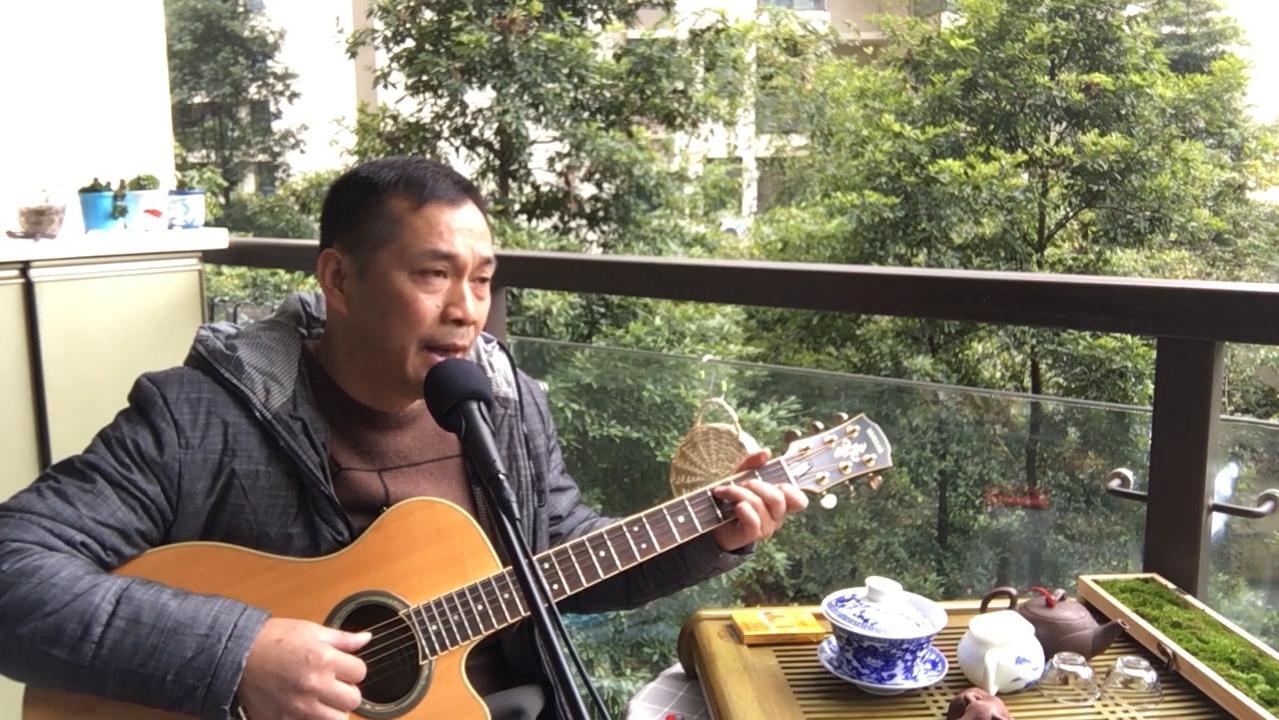 吉他练了一个月手指还是没打开,吉他练到后面弹不动了