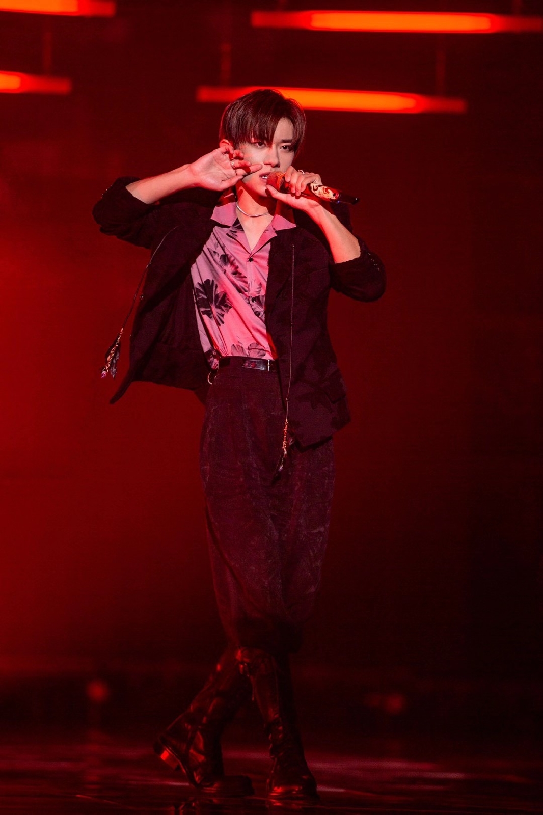 高冷霸气的易烊千玺,易烊千玺颜值即正义