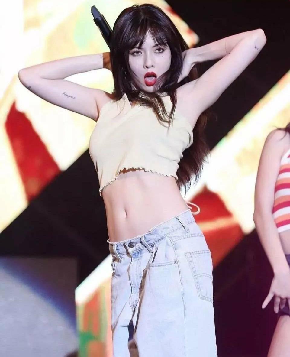 泫雅和男友秀恩爱视频,泫雅ins和男友晒牵手照大秀恩爱