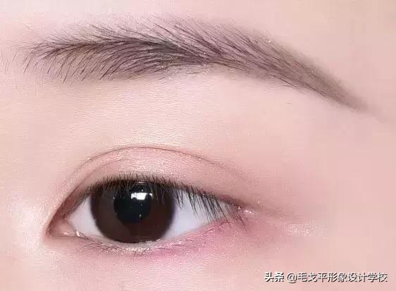 眼线一笔成型教学,眼线一画就成梯形