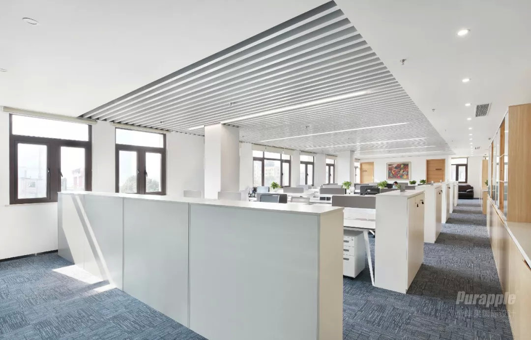 简约办公室装修案例实景照片,100多平办公室装修设计高端感