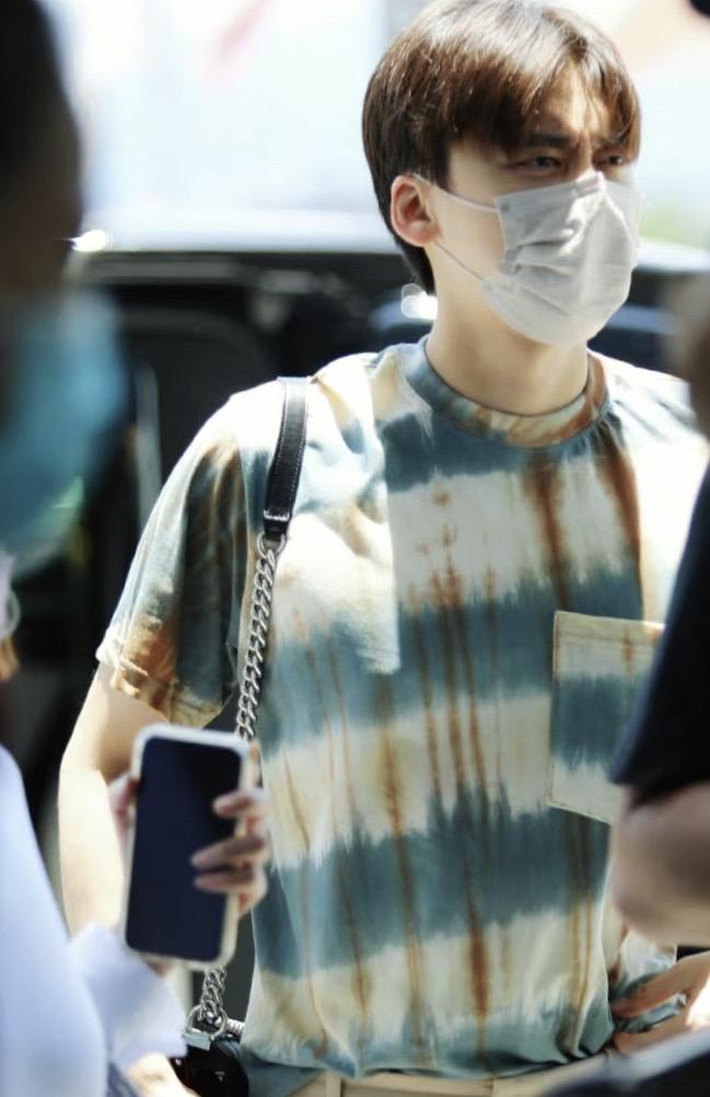 李易峰出席活动穿衣搭配,李易峰穿衣搭配最新