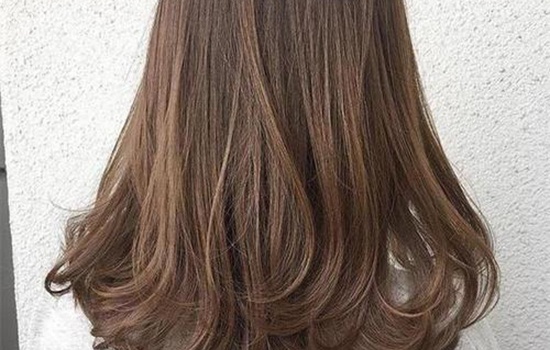 烫发后第一次洗头注意事项,第一次烫发要注意什么你都知道吗