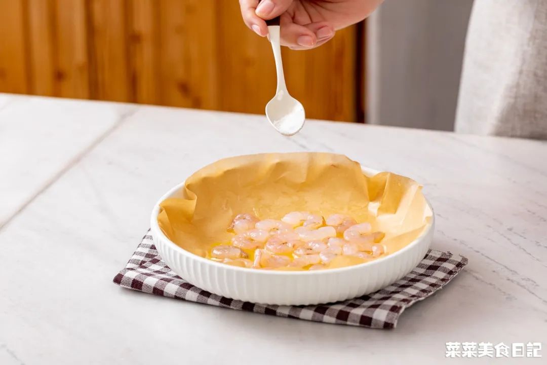 上班族午饭微波炉加热,微波炉解决一日三餐