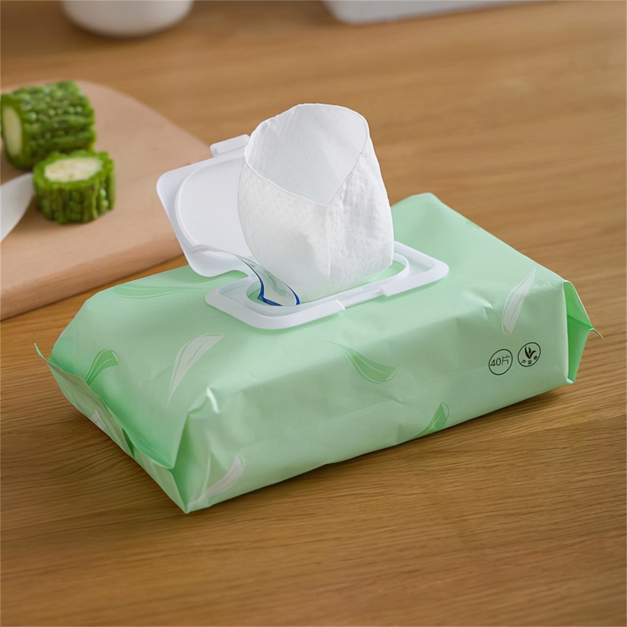 上完小便用纸巾擦好还是湿巾好,女性用湿巾还是纸巾好