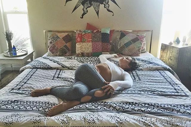 1套在床上就可以练习的睡前瑜伽序列(收藏级)