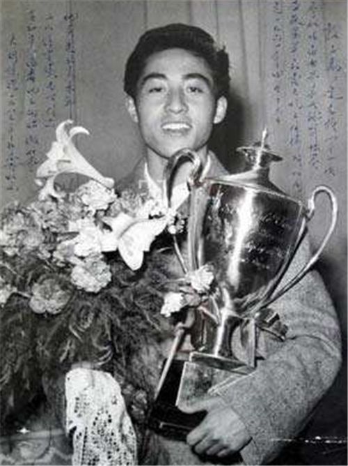 1971年，一个美国年轻人在日本上错了车，却改写了中、美的历史