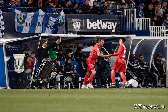 曝贝尔团队对齐达内愤怒:踢10分钟太不公平*压打**人