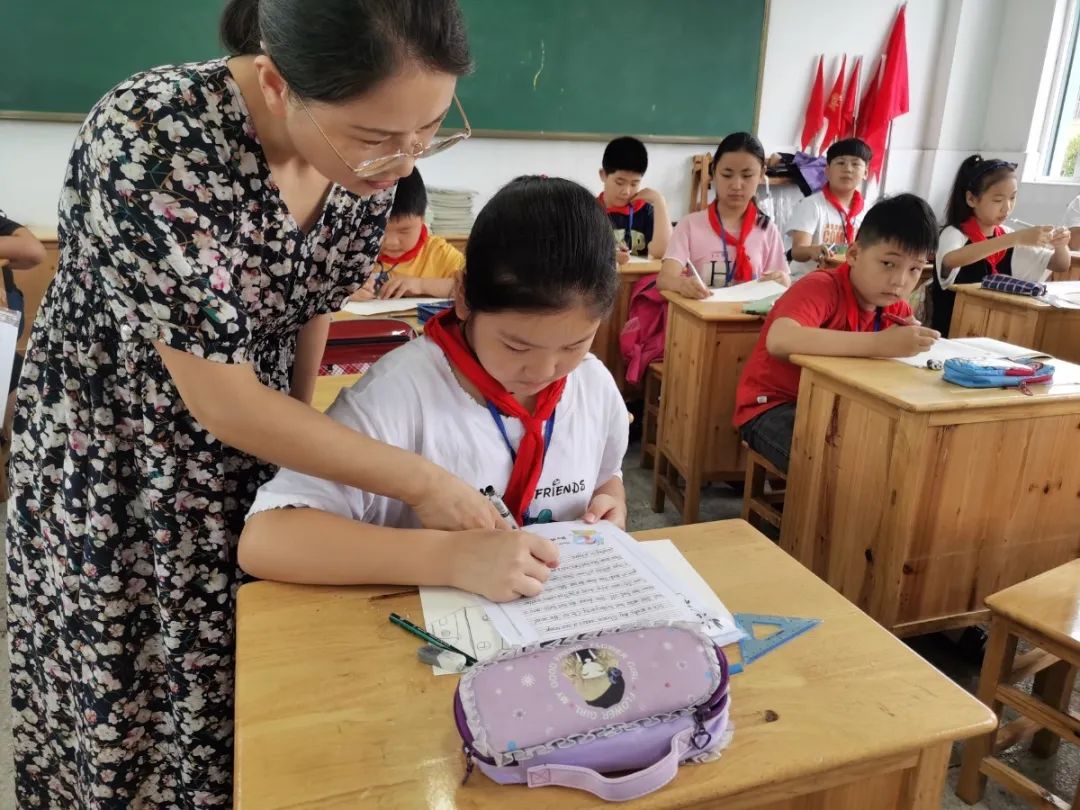 启东长江小学英语特色活动,小学英语素质展示会