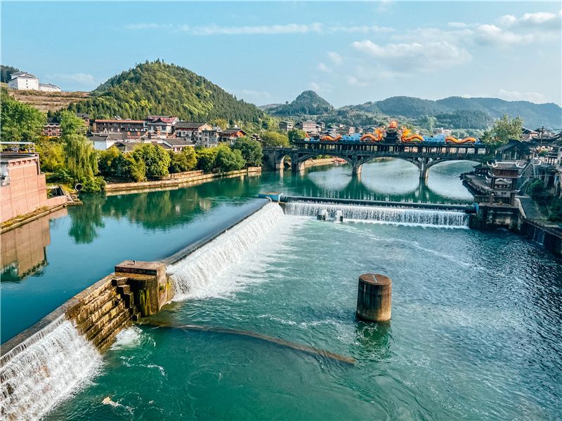 贵州除了千户苗寨还有其他玩的吗,贵州千户苗寨外的古镇