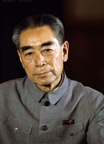 毛主席、周恩来、*小平邓**三位领袖是怎么过春节的?