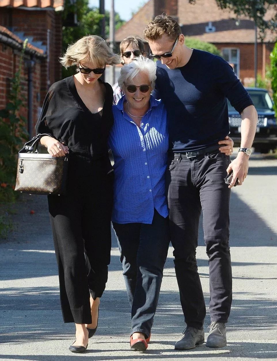 ladygaga没穿鞋,ladygaga养鸡