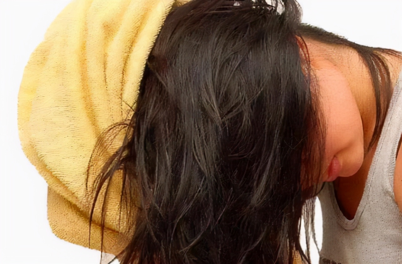 四川女子用盐和醋洗头,盐和白醋洗头的后果