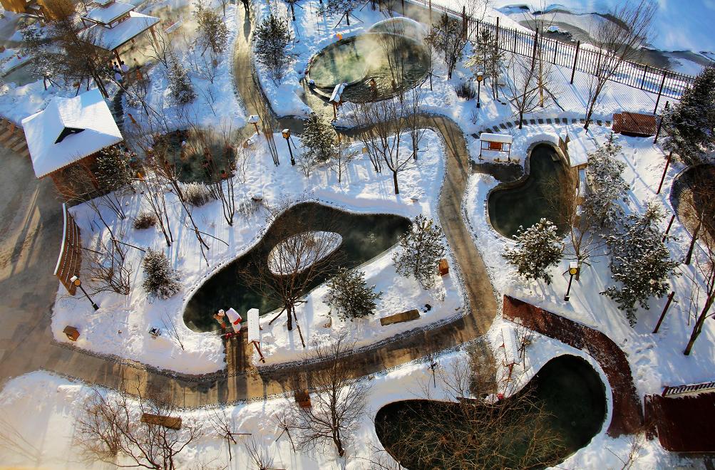 泡温泉享受惬意,海滨温泉泡温泉