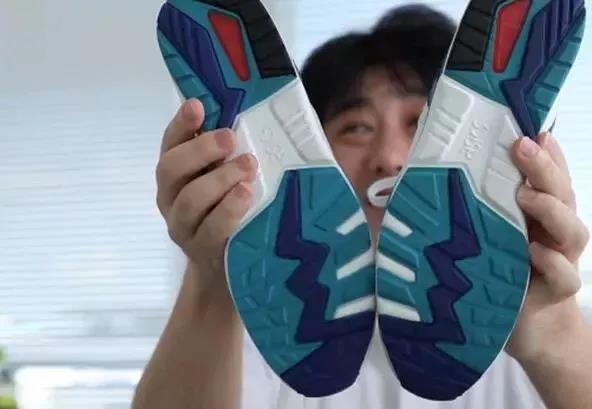 asics和耐克跑鞋,asics是复古与机能最好的诠释