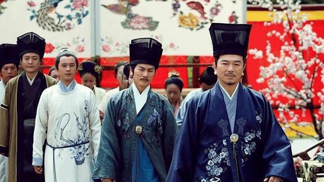 还在优衣库疯抢KAWS联名?中国古代的服装比起这些潮牌如何呀?