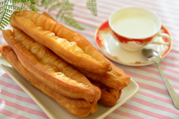 半成品油条怎么炸才会酥脆不油,怎么炸油条不用黄油还酥脆