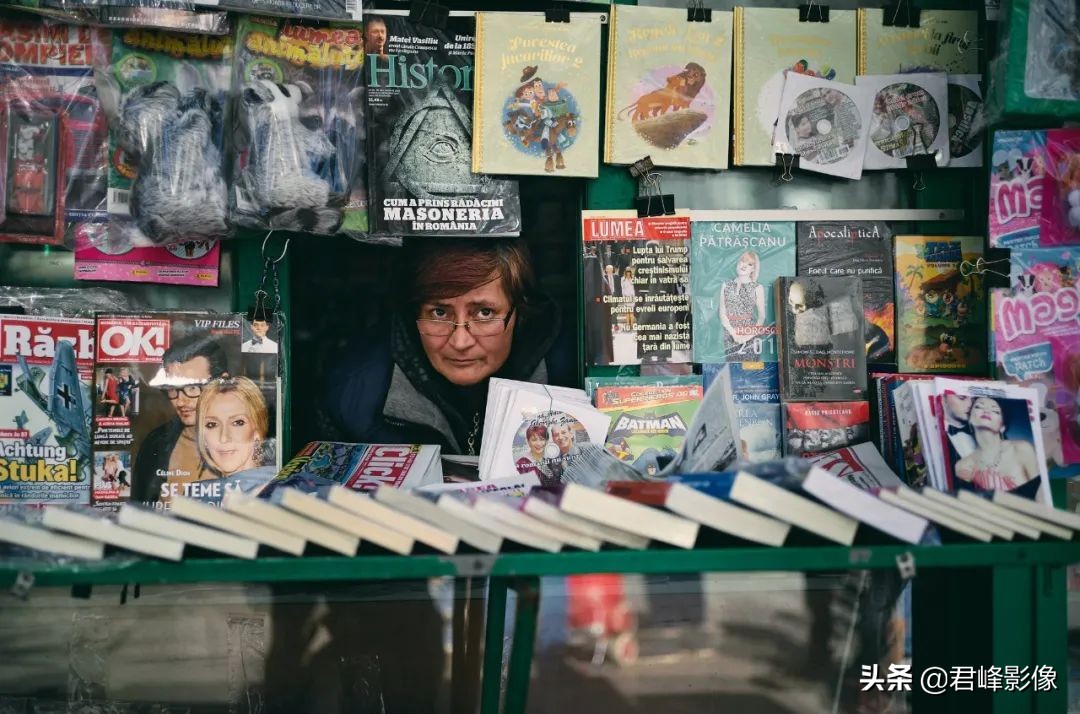 35mm和50mm哪个拍人像好,35mm拍人像广角