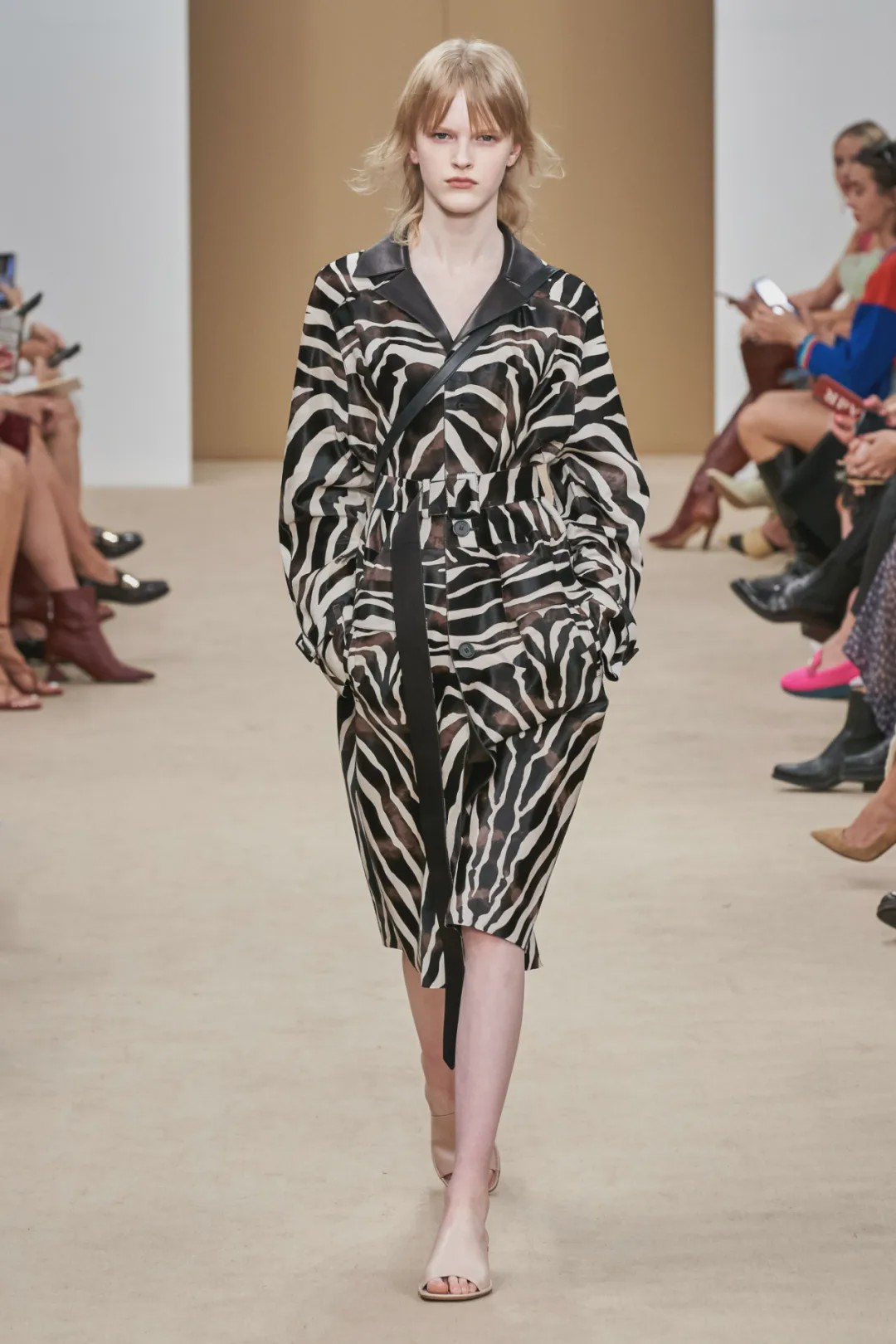 dior璞圭汗鐨崏,dior璞圭汗濂抽瀷