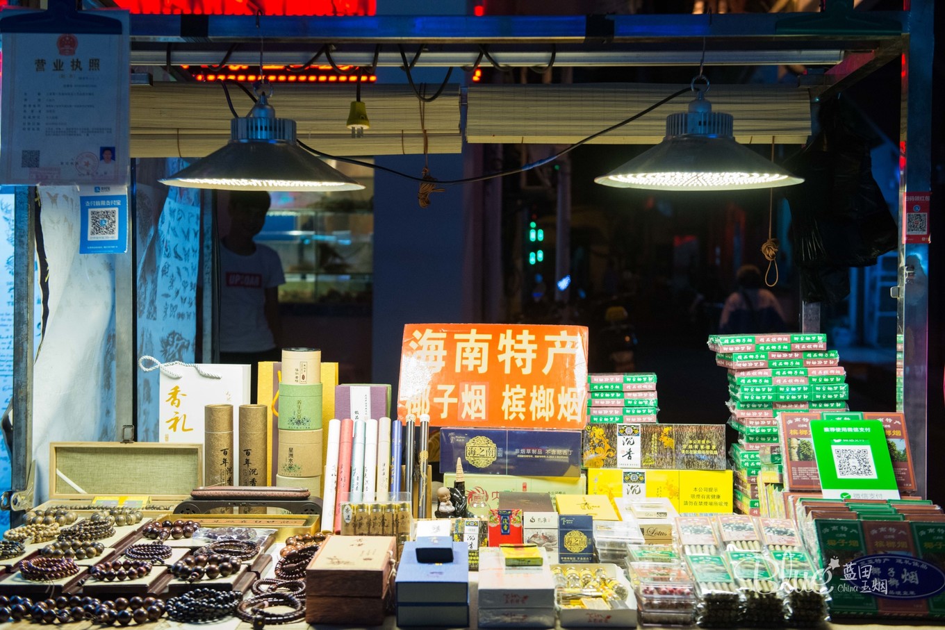 三亚的第一市场夜市到几点,海南三亚夜市第一市场