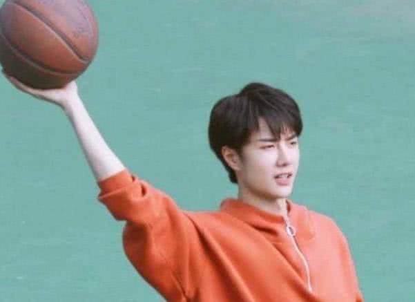 篮球场上哪些行为最令你反感,篮球场上不犯规但很贱的动作