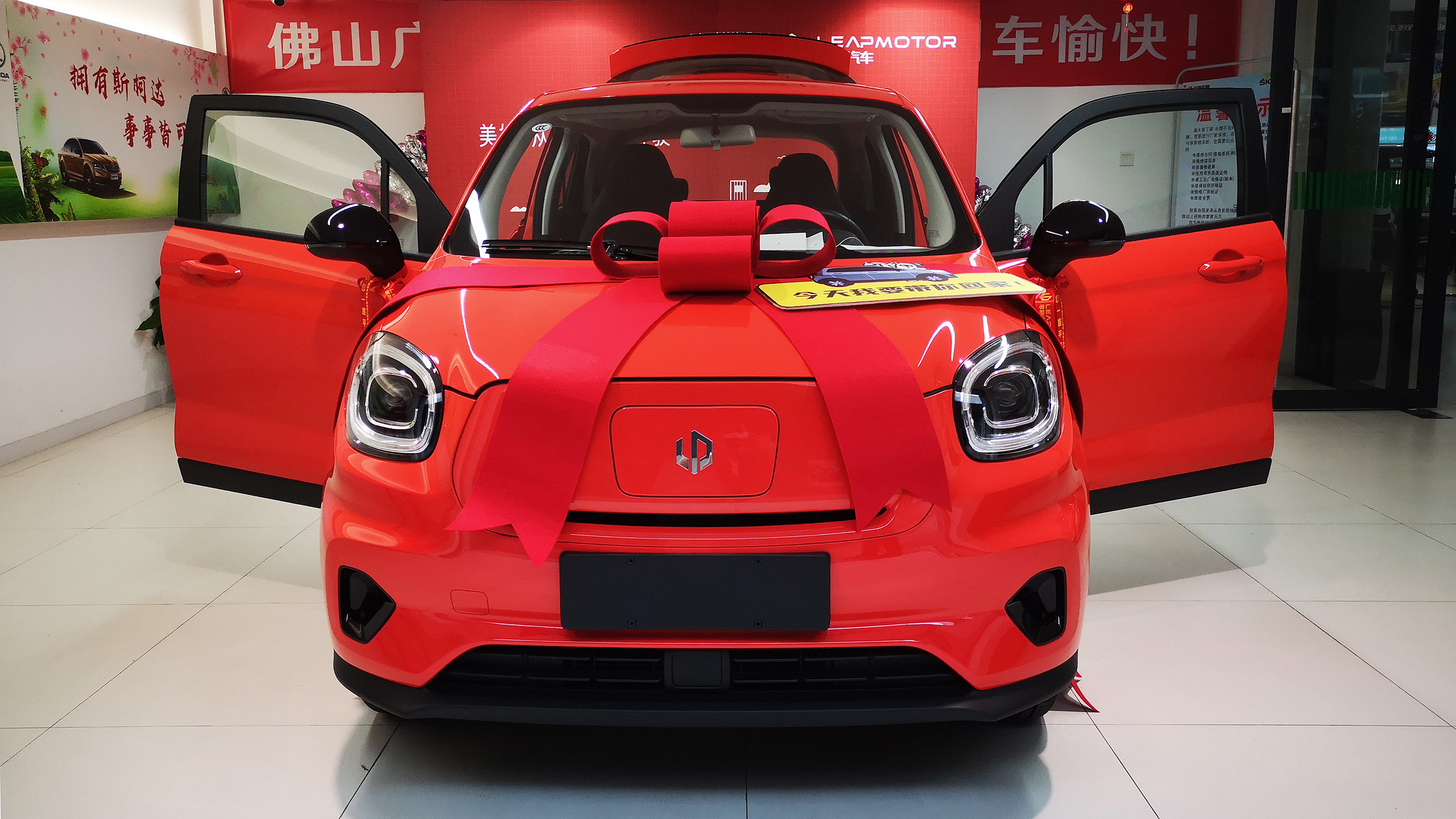 403公里续航,零跑t03310轻享版深度体验