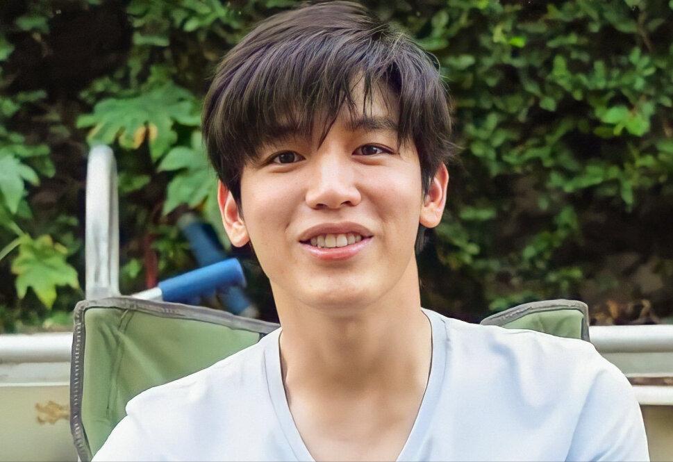 他泰韩系少年:关大爷洪34典型代表包包酷爱韩风穿搭