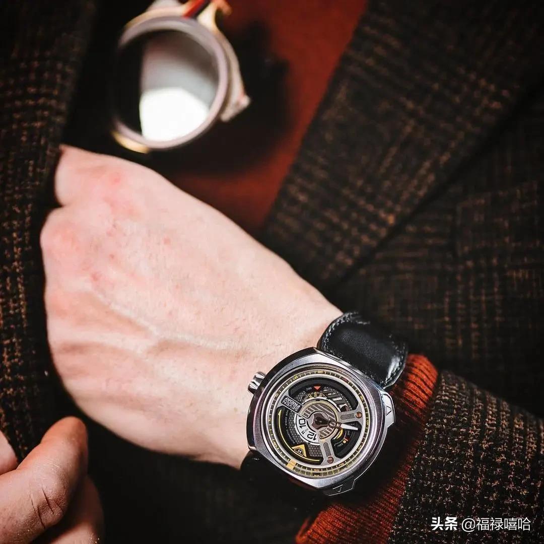 新年相亲加分秘籍|如何从手表分辨这个潮男的“真伪”
