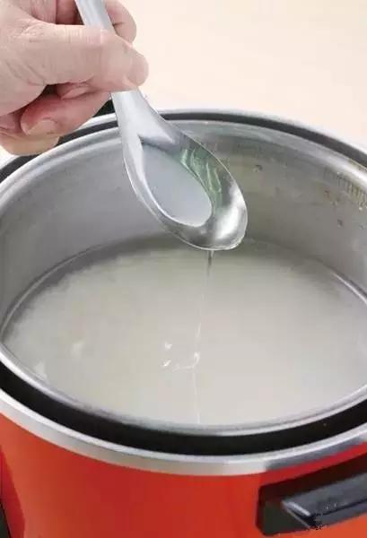 饭没煮熟夹生饭怎么补救,米饭没熟怎么挽救