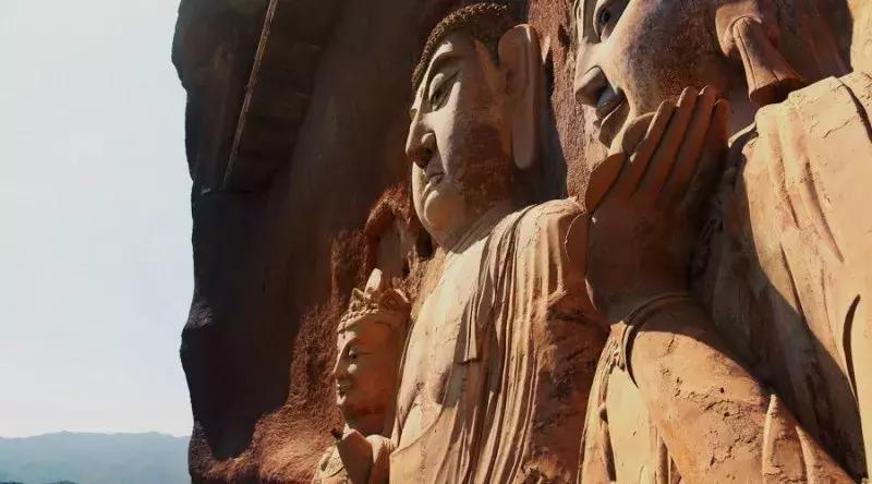 甘肃藏了一座“小江南”，平均气温20度，还有不输敦煌的石窟